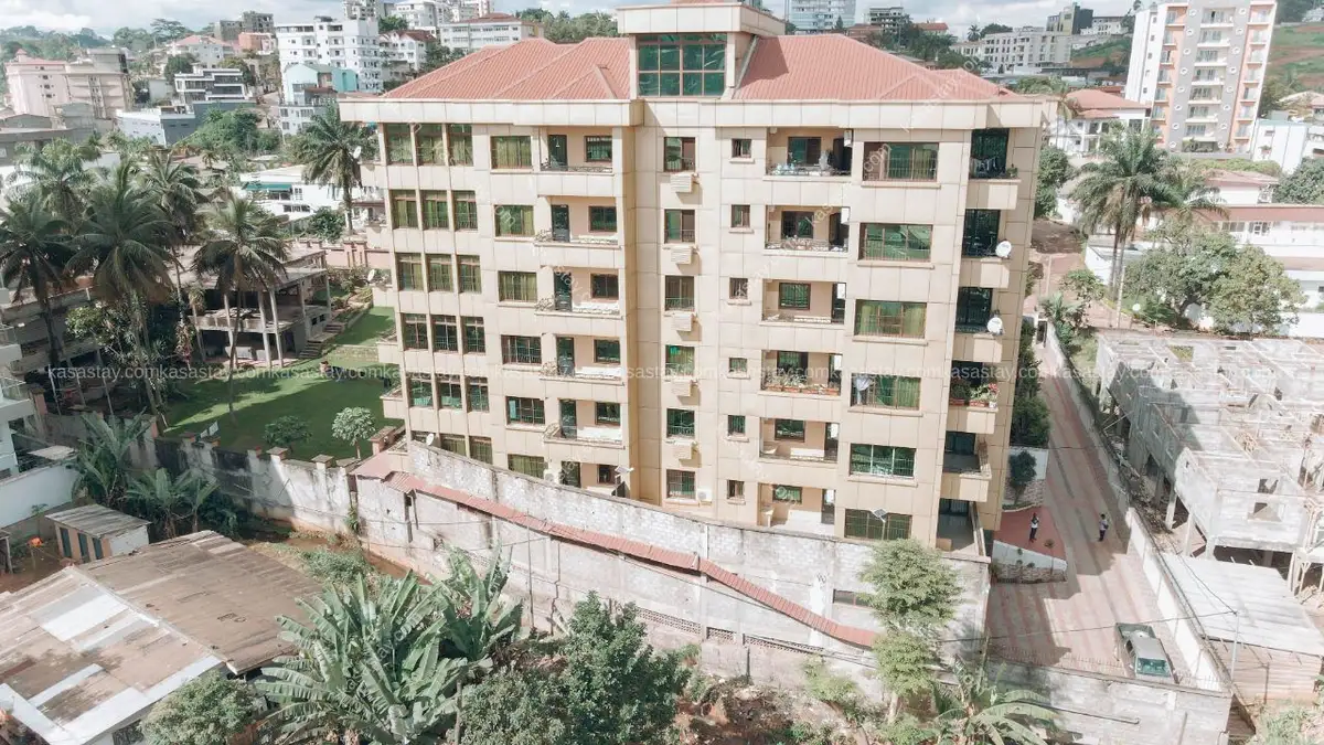 Apartment in Quartier Bastos, 3 bedrooms 4