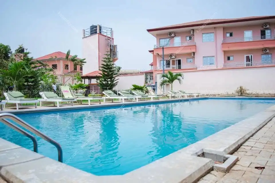 Espace événementiel avec piscine à simbock Carefour abanda 2