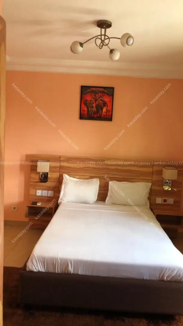 Chambre meublée 5 par résidence New Land (ndogbon en face du collège Dauphine) 5