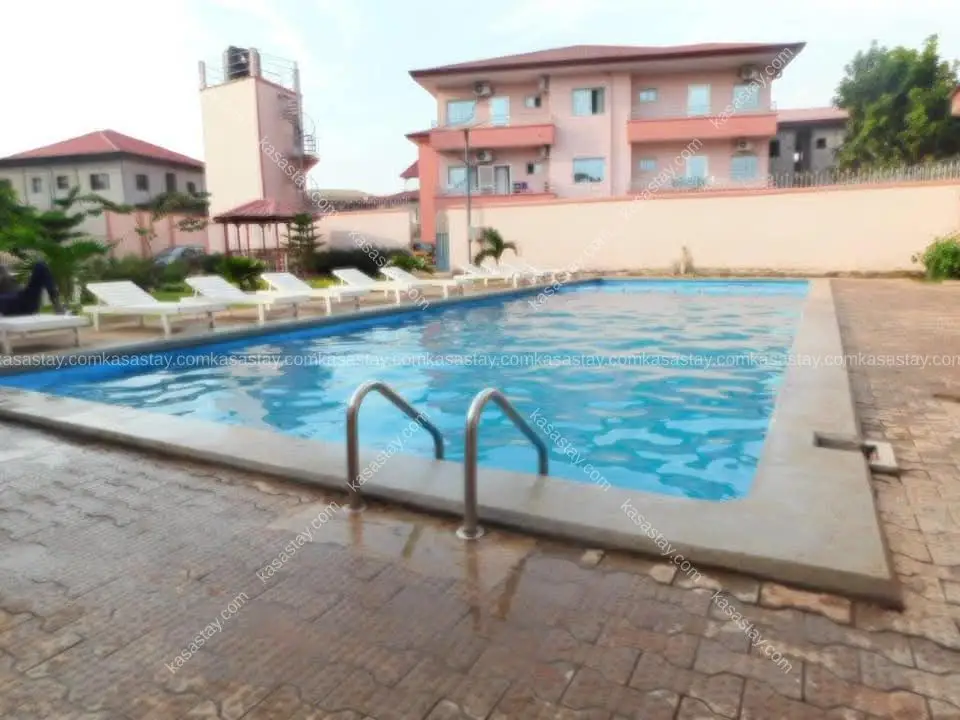 Espace événementiel avec piscine à simbock Carefour abanda