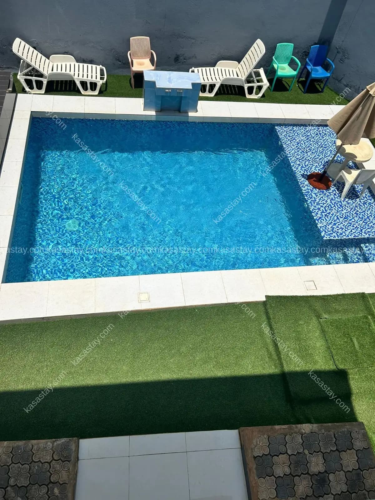 Piscine et appartement meublé disponible au commissariat Odza 3