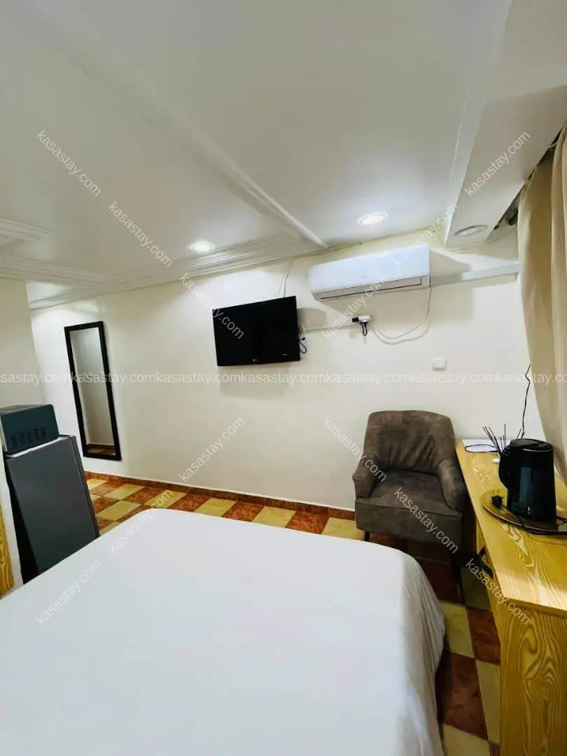 Rooms in Bali, Douala, 1 bedroom 4