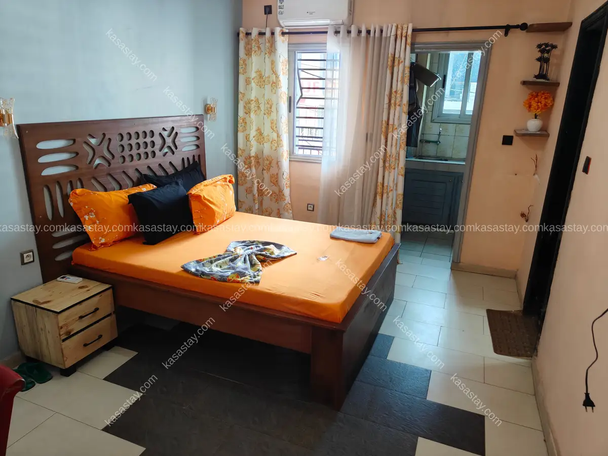Chambre meublée entièrement équipée luxueuse à Mvogbi 0060