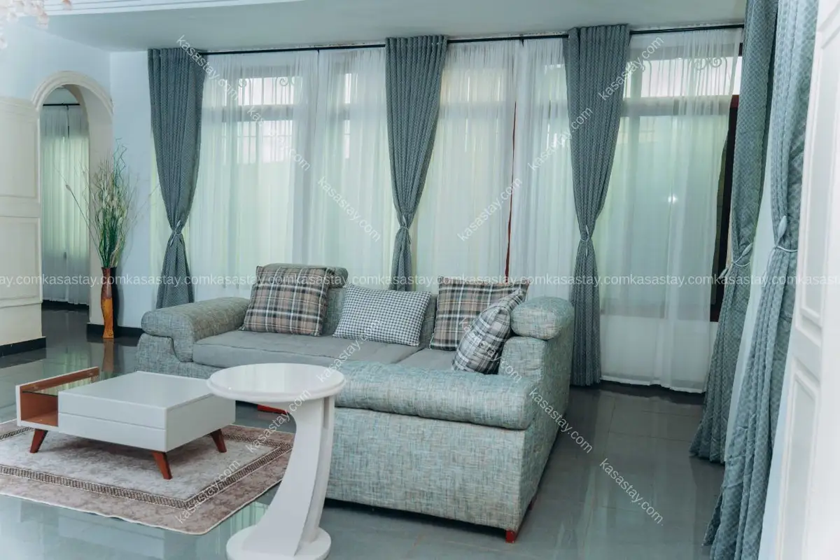 Apartment in Quartier Bastos, 3 bedrooms 2