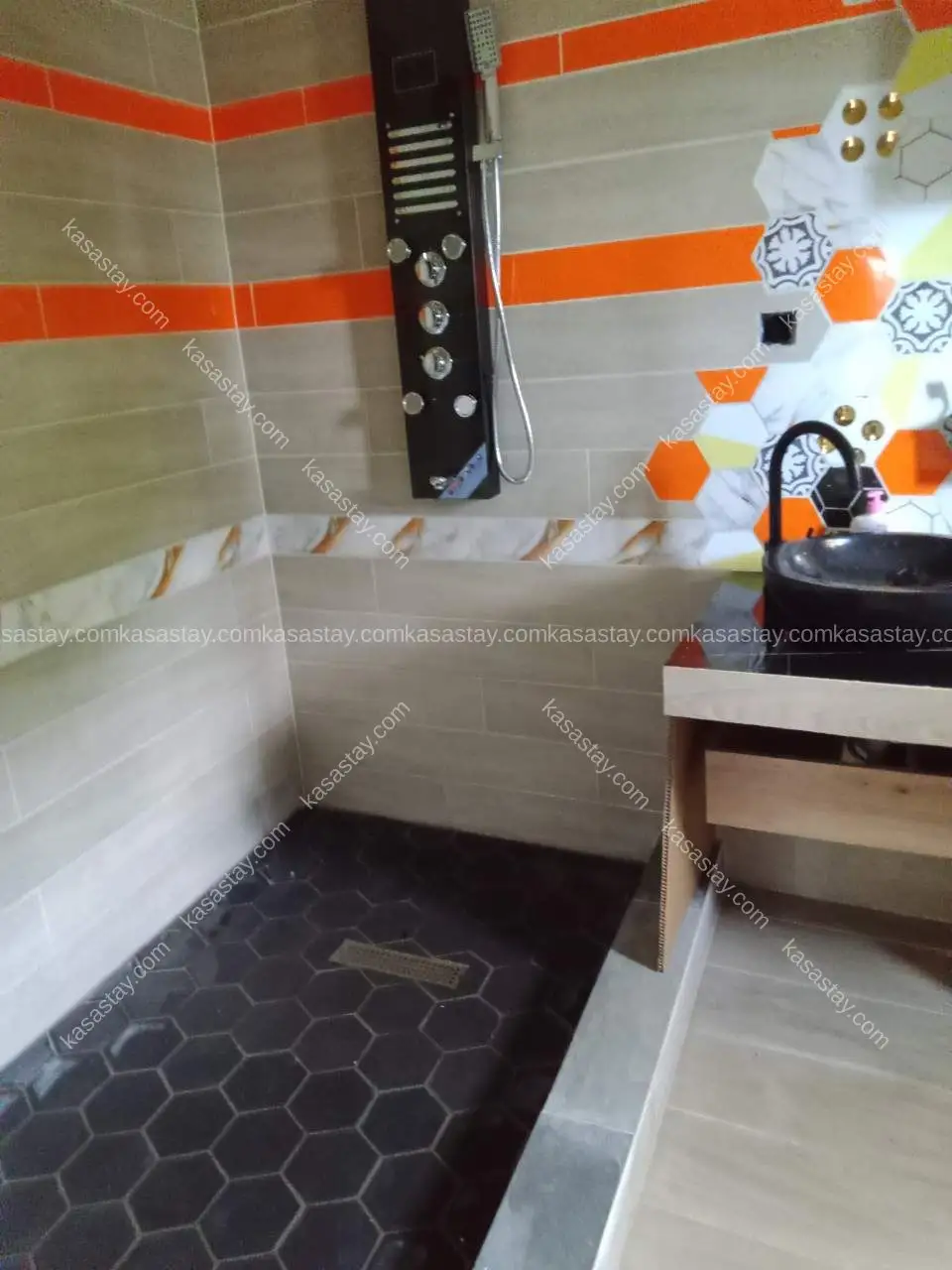 Duplex in Ndogbong, Douala, 3 bedrooms 4