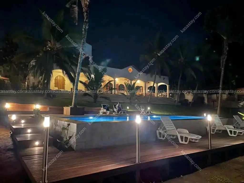 Villa meublée  piscine privée+bordure de mer 