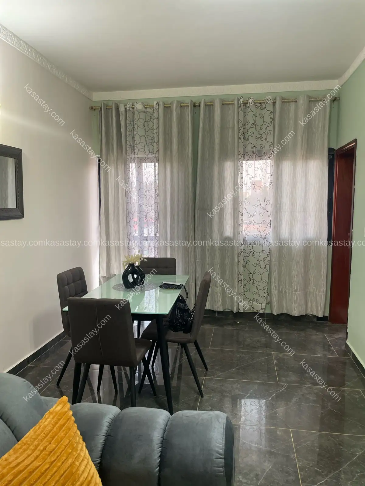 Un studio moderne à tropicana mvan