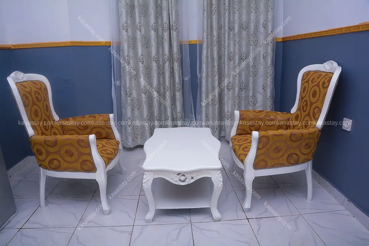 Chambre 08 by Ajieh Rest house (Douala, Lendi Maison Blanche, en face école felyma) 4