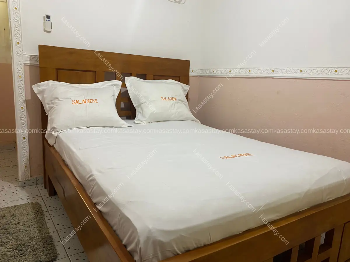 Chambre meublée A4 par Saladière ( cité sic)