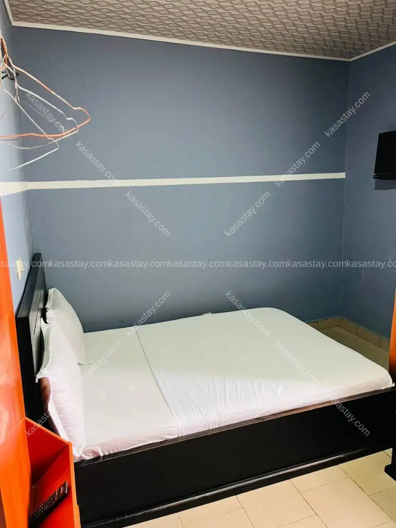 Chambre meublée 1 par résidence New Land (ndogbon en face du collège Dauphine) 2