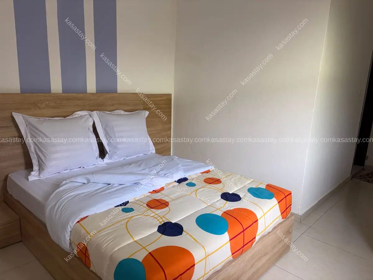 Chambre meublée 6 de LA VILLA DES CŒURS HEUREUX ( bonamoussadi)