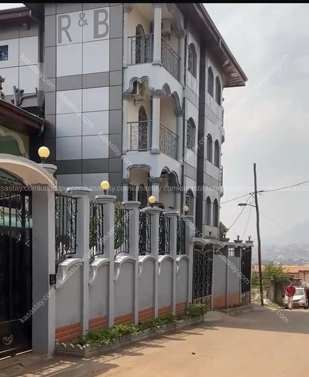 Chambre moderne au goudron à Nsimeyong, Yaoundé