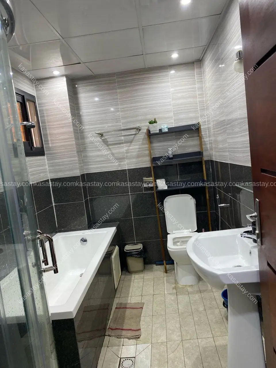 Property in Bonamoussadi, Douala, 2 bedrooms