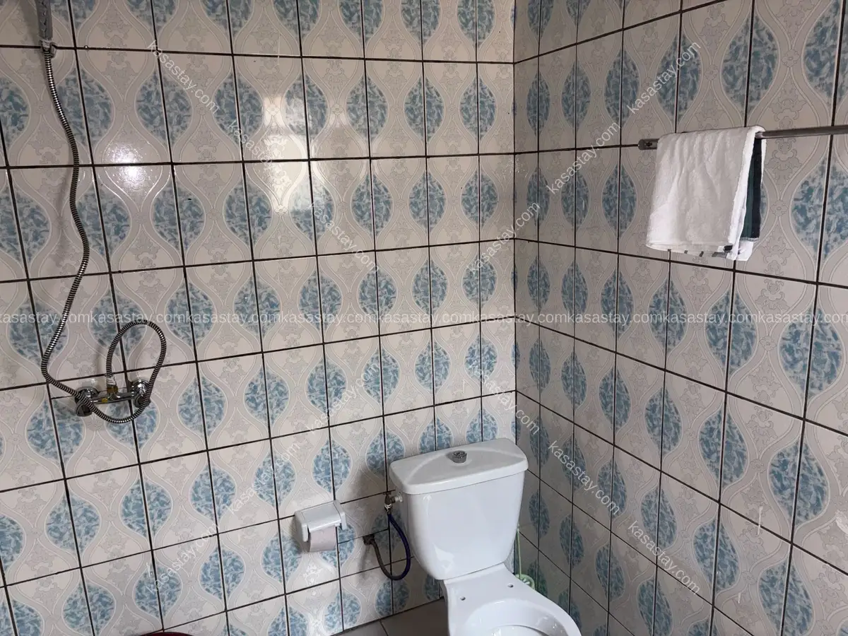 Chambre meublée 09 de LA VILLA DES CŒURS HEUREUX (bonamoussadi) 4