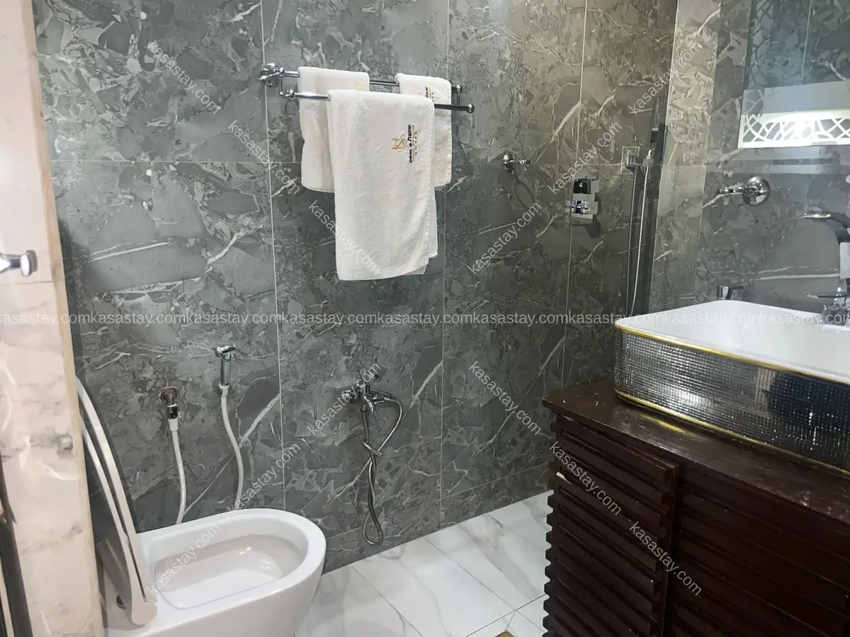 Chambre meublée standard 101 par SUNA’A HOME (Bonapriso) 5