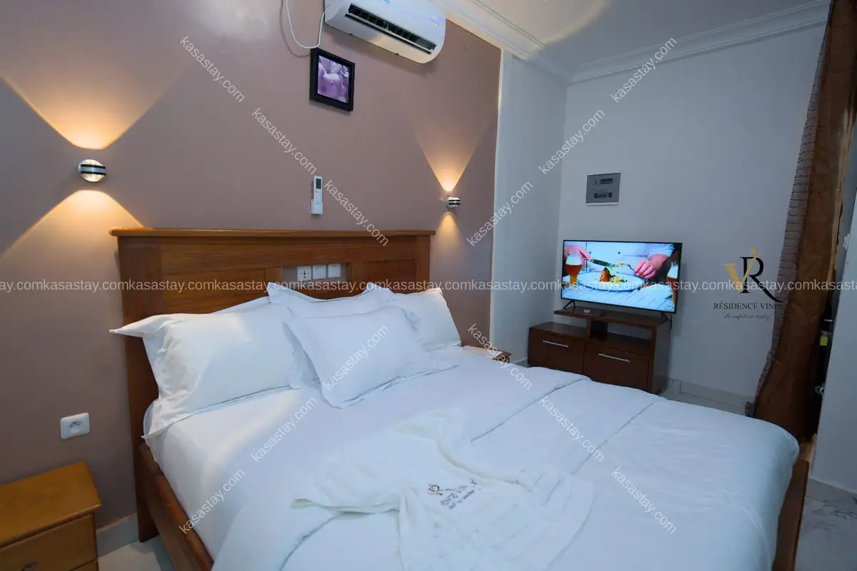 Chambres meublées américaines R2 par résidence Vinelly (total nkolbong)