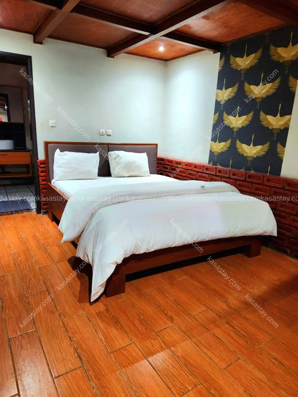 Rooms in Djoungolo I, 1 bedroom