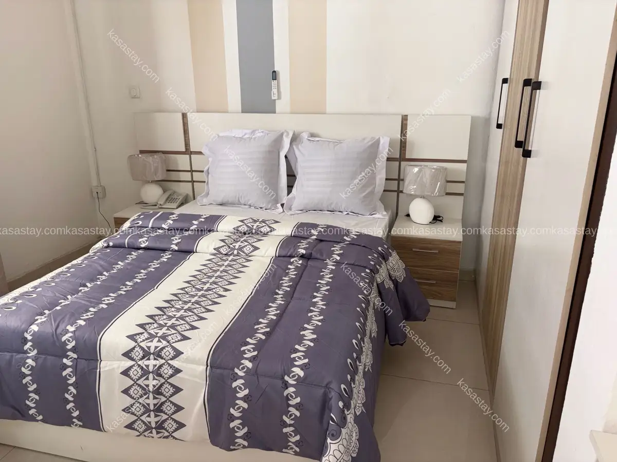 Chambre meublée 05 de LA VILLA DES CŒURS HEUREUX ( bonamoussadi)