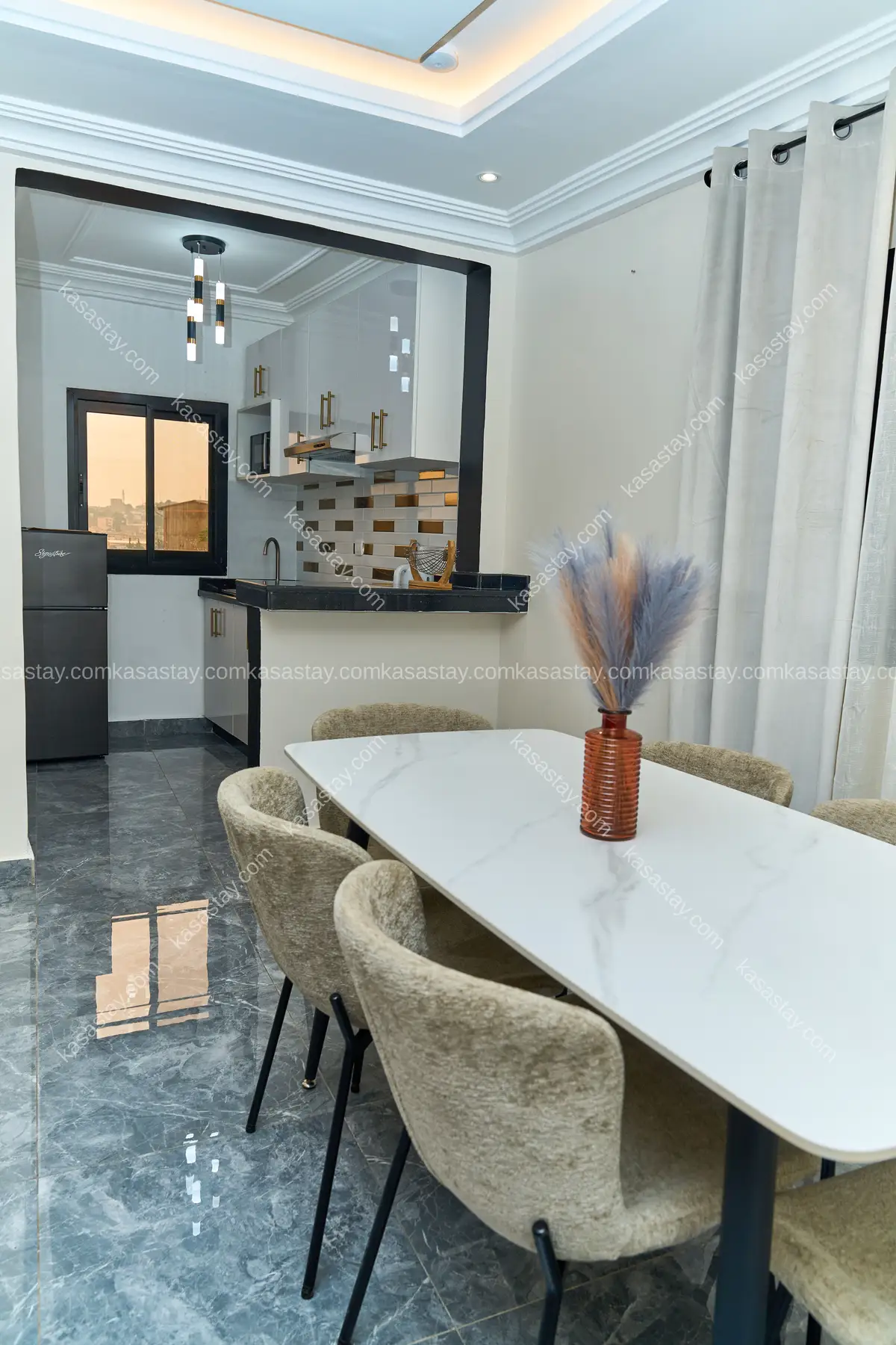 Appartement moderne et épuré de 2 chambres à Biyem-Assi, en bordure de route. 2