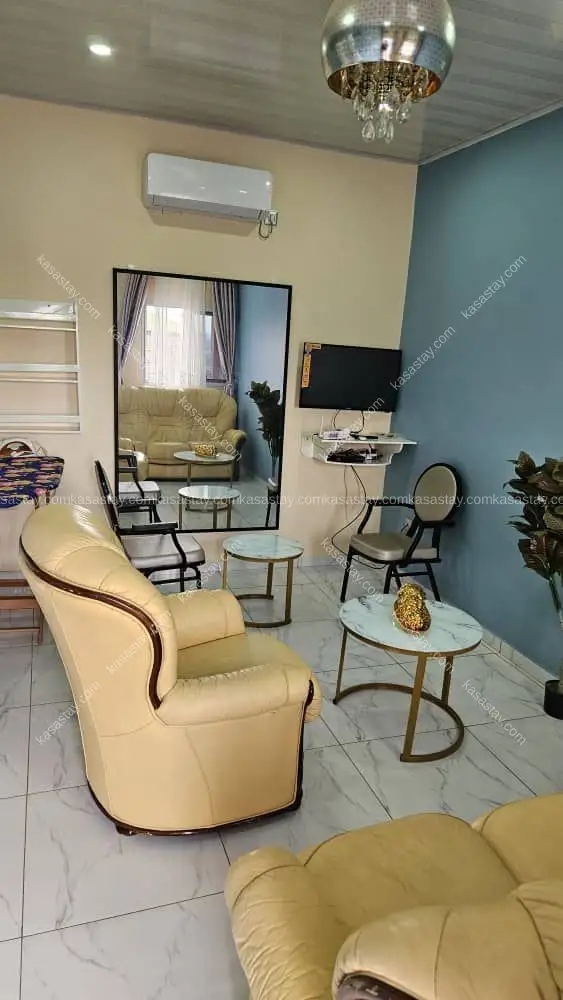 Studio Meublé le Quai d’Orsay B1 a Dovv simbock