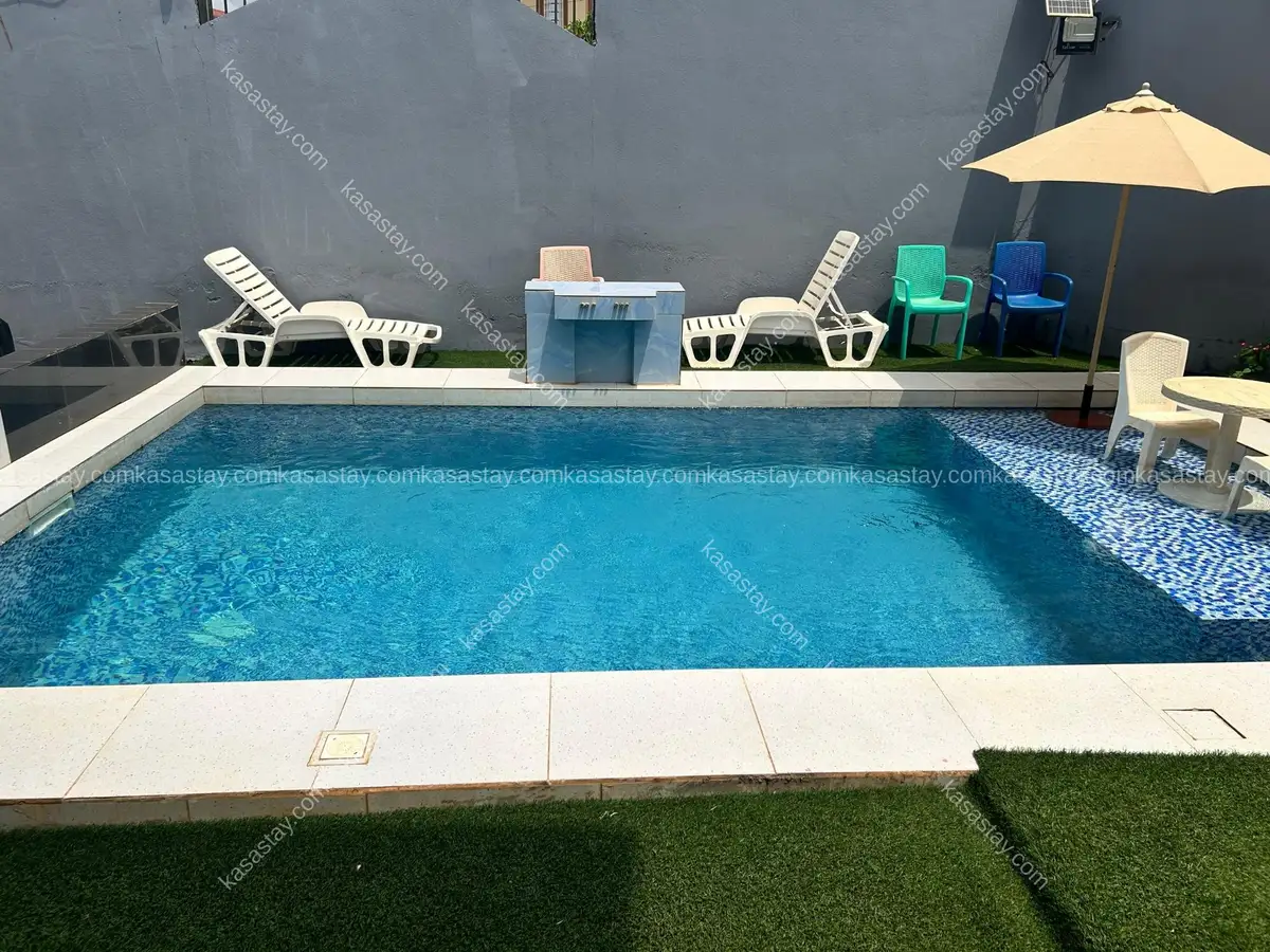 Piscine et appartement meublé disponible au commissariat Odza 4