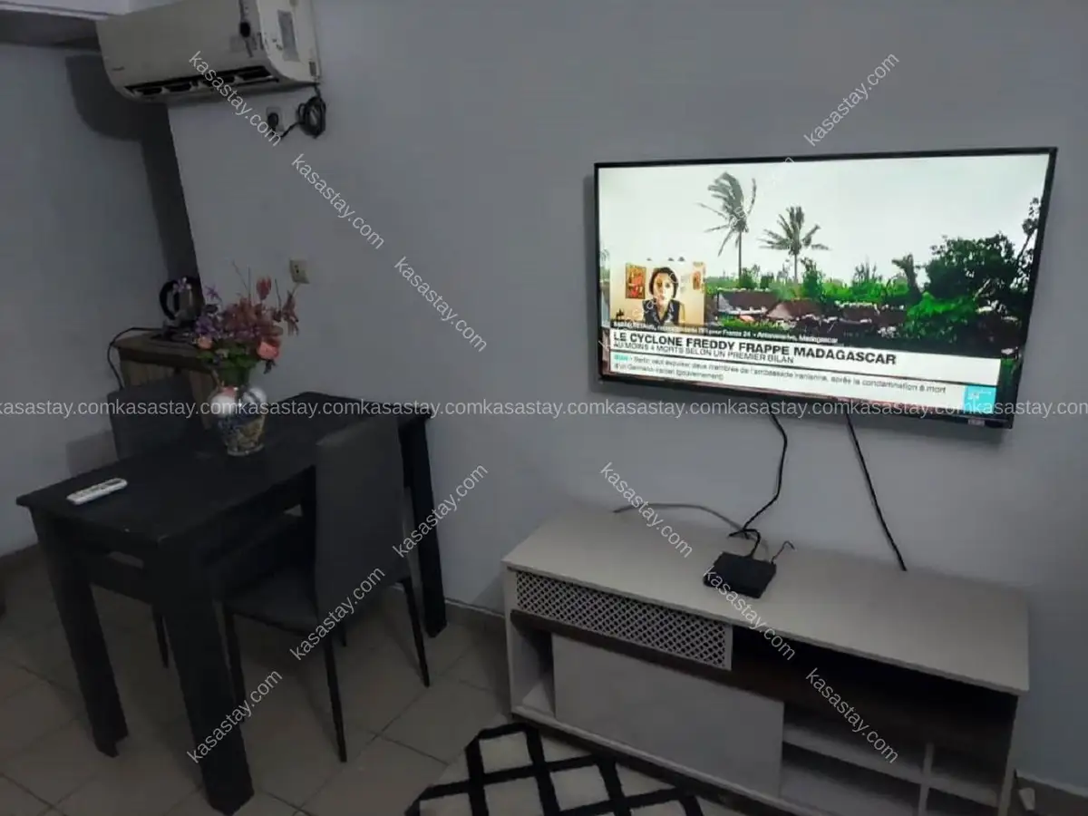 studio meuble par EXPRESS LOGEMENT CAMEROUN ( bali rue prince bel) 2