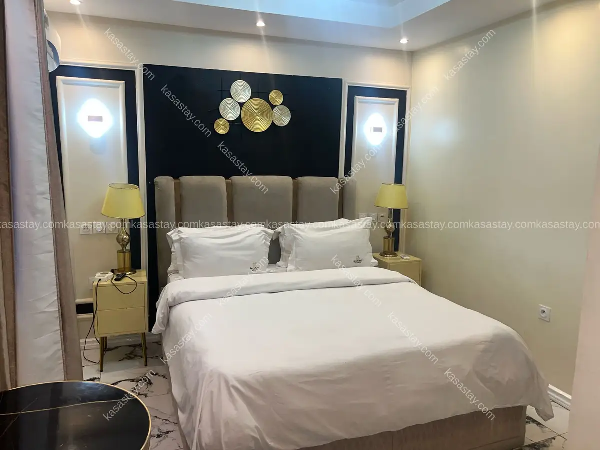 Chambre meublée standard 101 par SUNA’A HOME (Bonapriso)