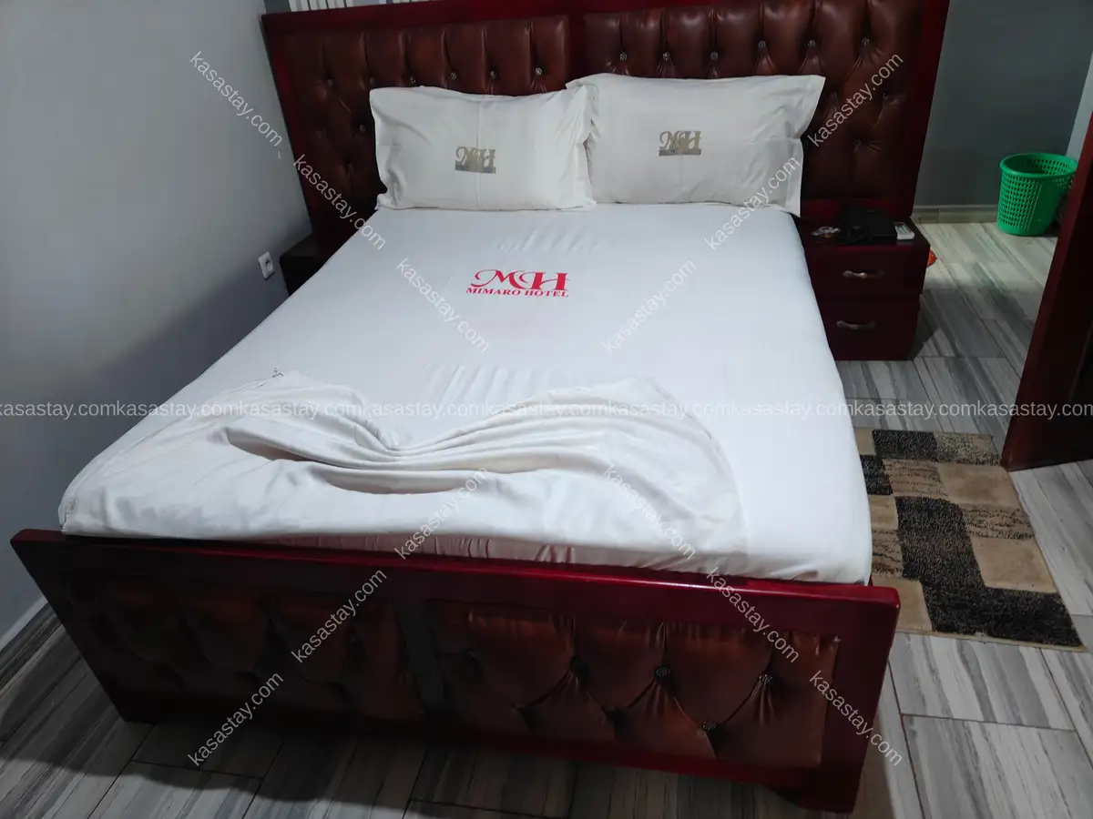 Chambre meublée vip climatisée Chez la résidence le Mimaro située à Mbalgong 2