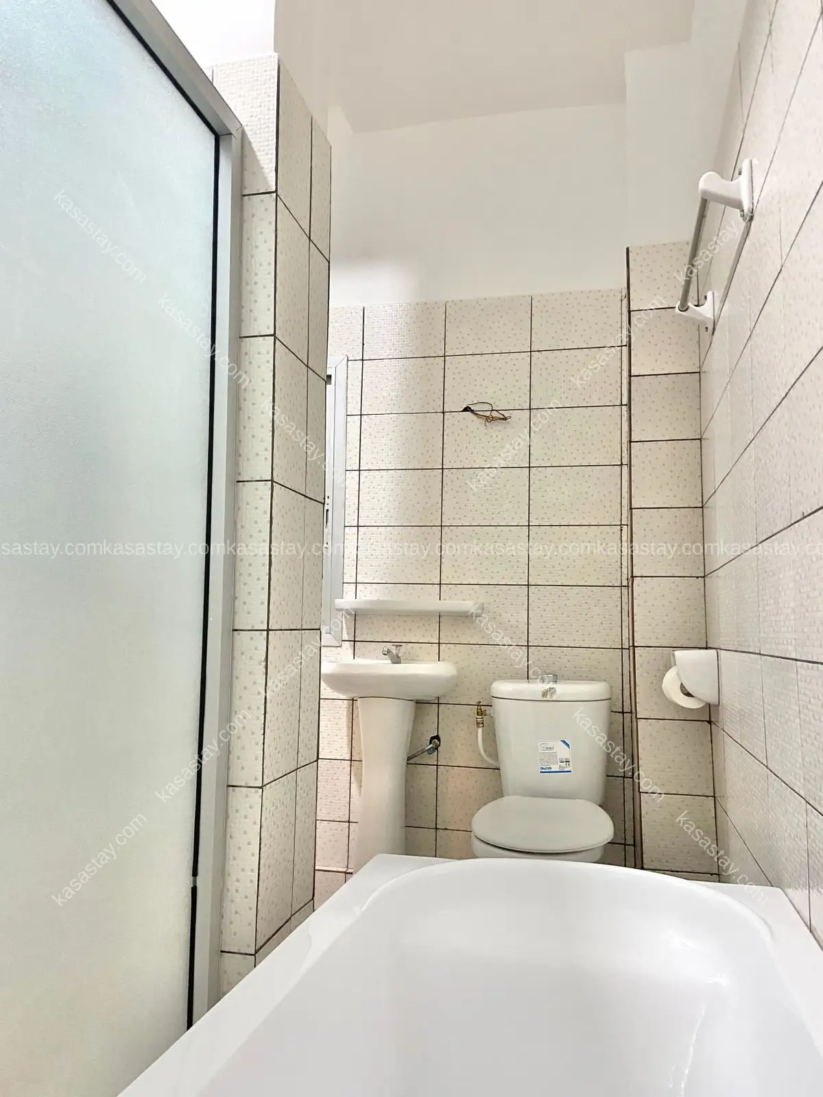 Chambre 01 by RESIDENCE LA MARINA (Bonamoussadi face opiom gold) 5