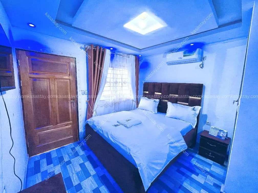 Chambre 005 de style continental, confortable et entièrement meublée, luxueuse et située dans un Tatam