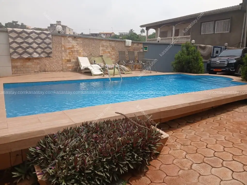 Espace événementiel avec piscine à Damas entrée kameni 4