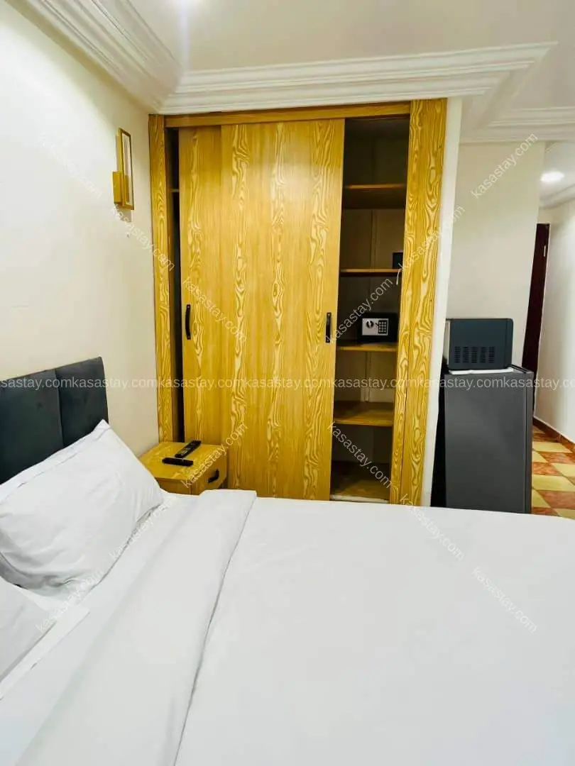 Rooms in Bali, Douala, 1 bedroom 5
