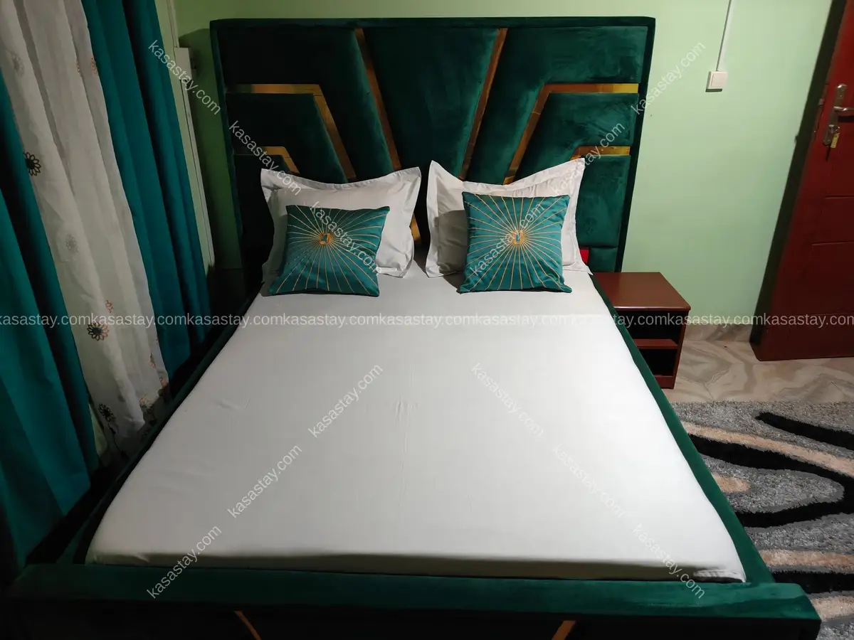 Chambre meublée Amelson 303 simbock(Carefour Mbalgong) 4