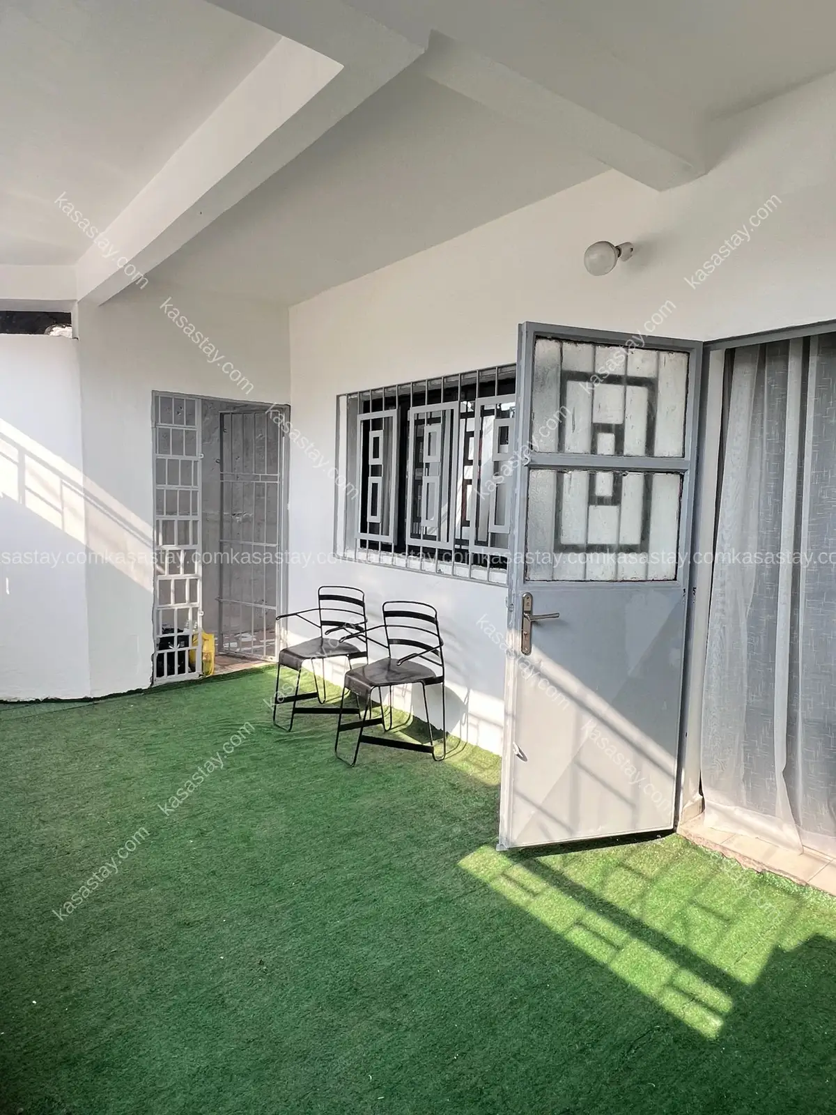 Magnifique studio meublé à louer à Akwa 4