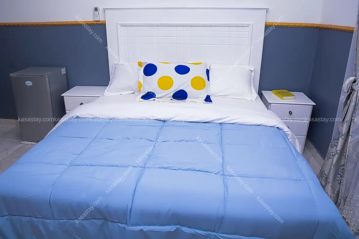 Room in Lendi, Douala, 1 bedroom 2