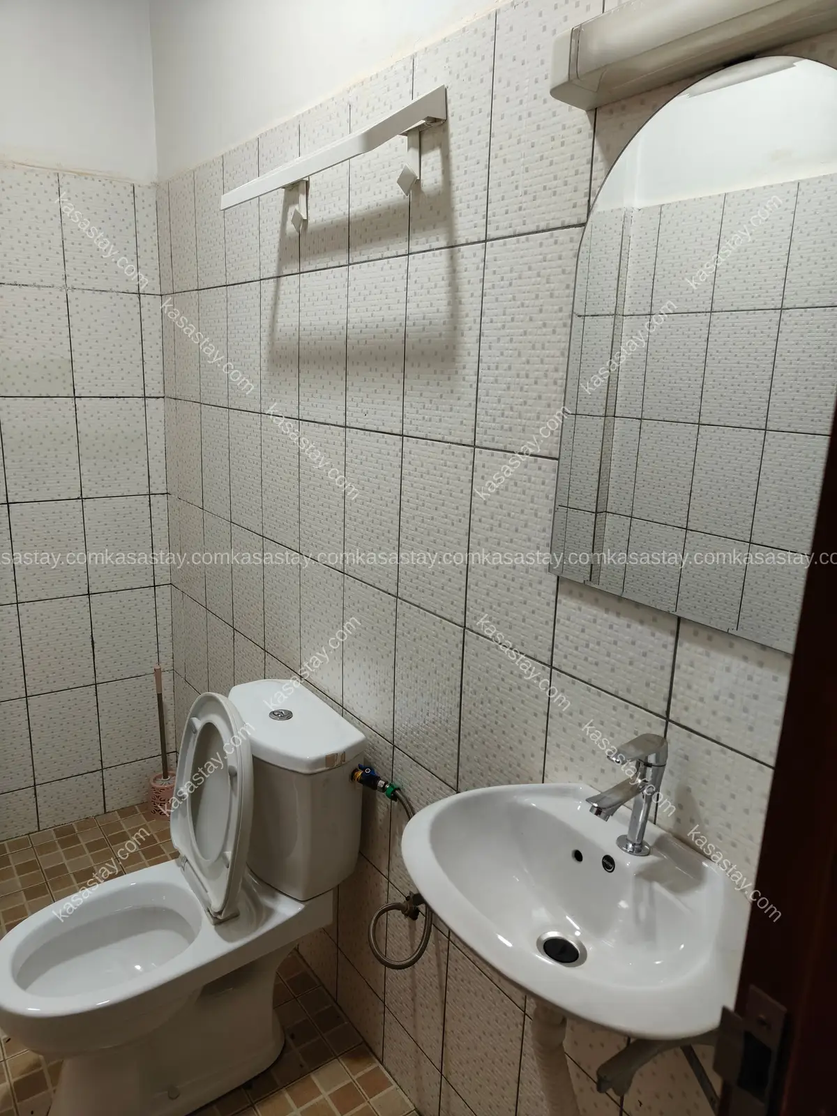 Studio Meublé Amelson 204 à simbock (Carefour Mbalgong 5