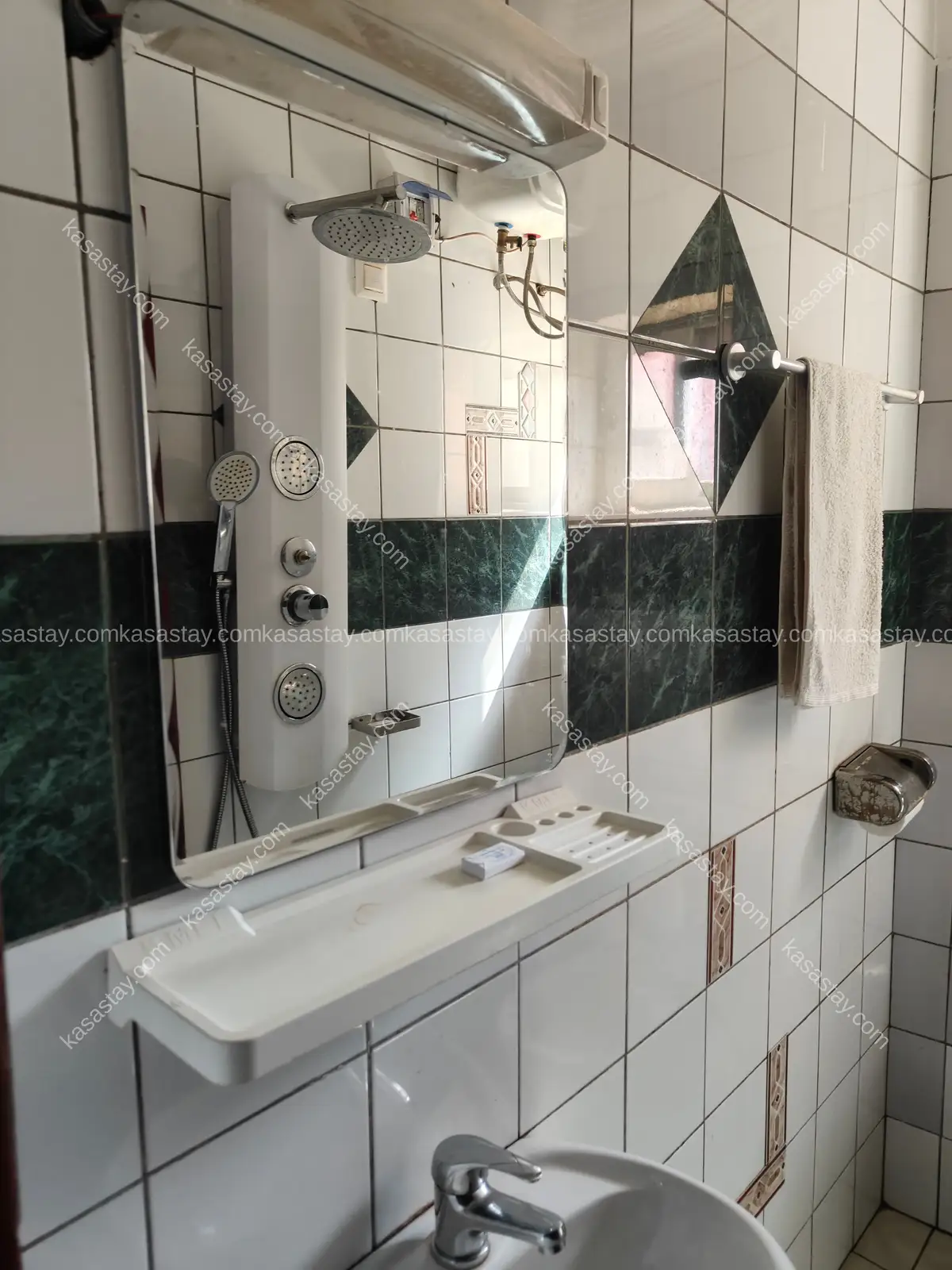 Chambre meublée vip climatisée Chez la résidence le Mimaro située à Mbalgong 5