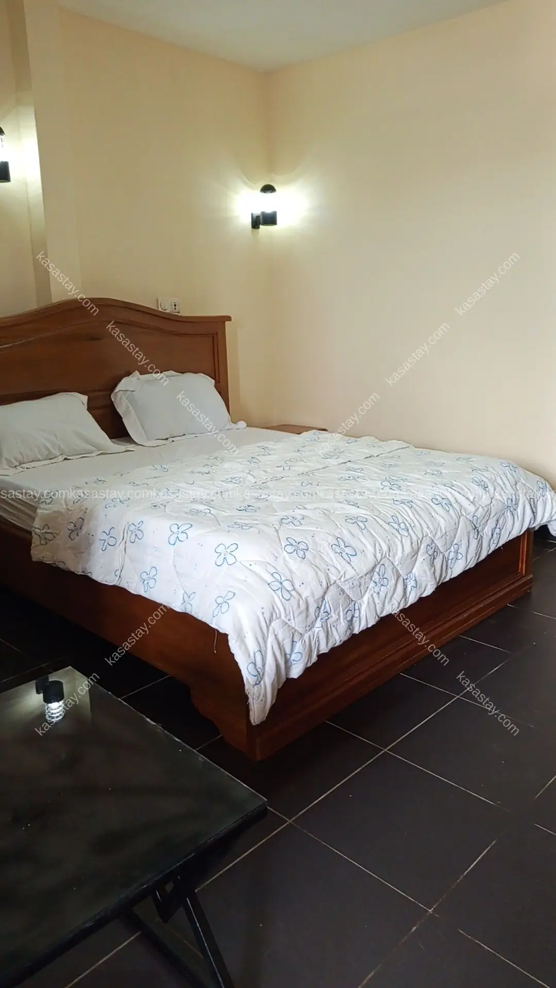 chambre meublée 1 by résidence lux klin sarl ( vallée conquête ndogbon) 2