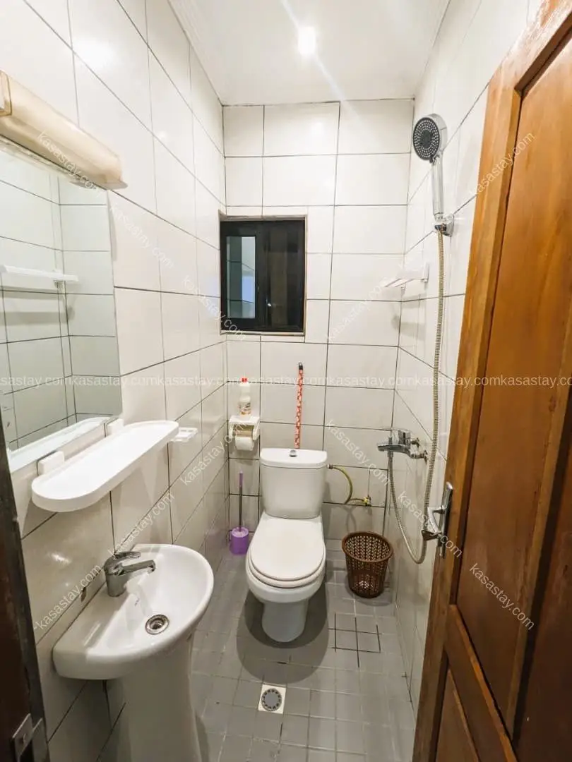 Studio meublé 1 salle de bain (kotto banque) 5