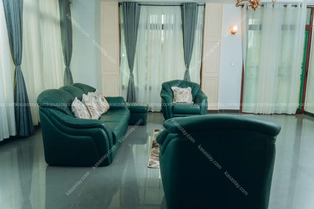 Property in Quartier Bastos, 3 bedrooms