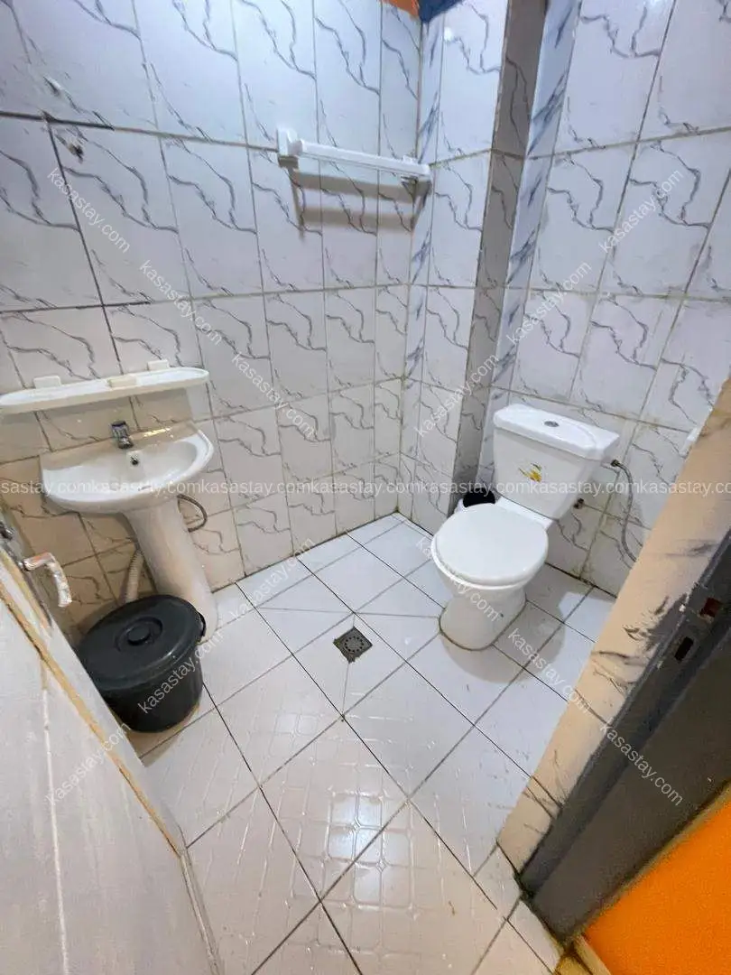Rooms in Carrefour Toiture Rouge-Bangué Kotto, 1 bedroom 4