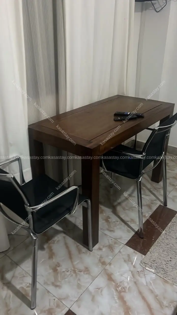 Rooms à 3P6Q+67H, Douala 5