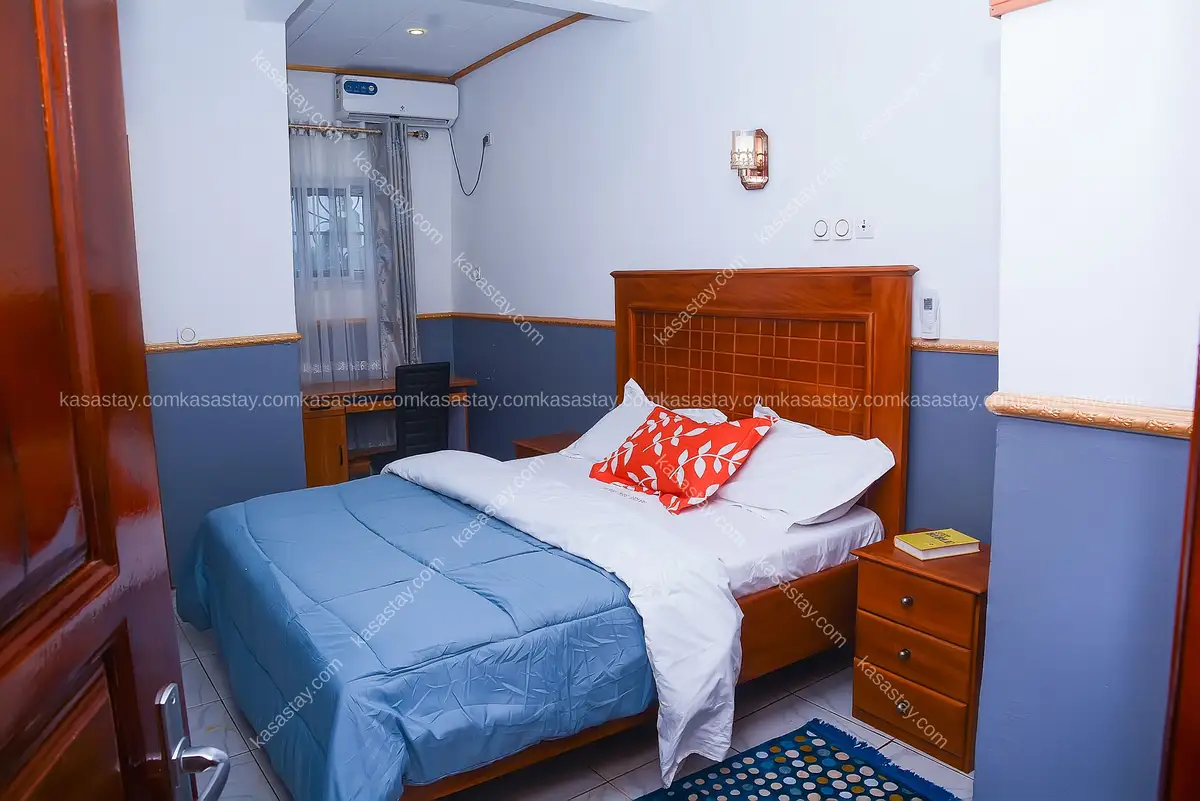 Chambre 04 by Ajieh Rest house ( Douala, Lendi, maison blanche, enfance école felyma) 4