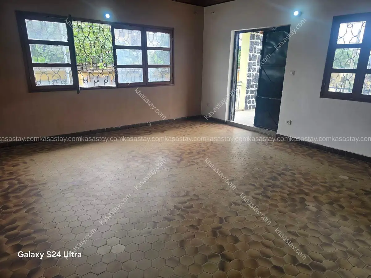 Townhouse in Deïdo, Douala, 3 bedrooms 2