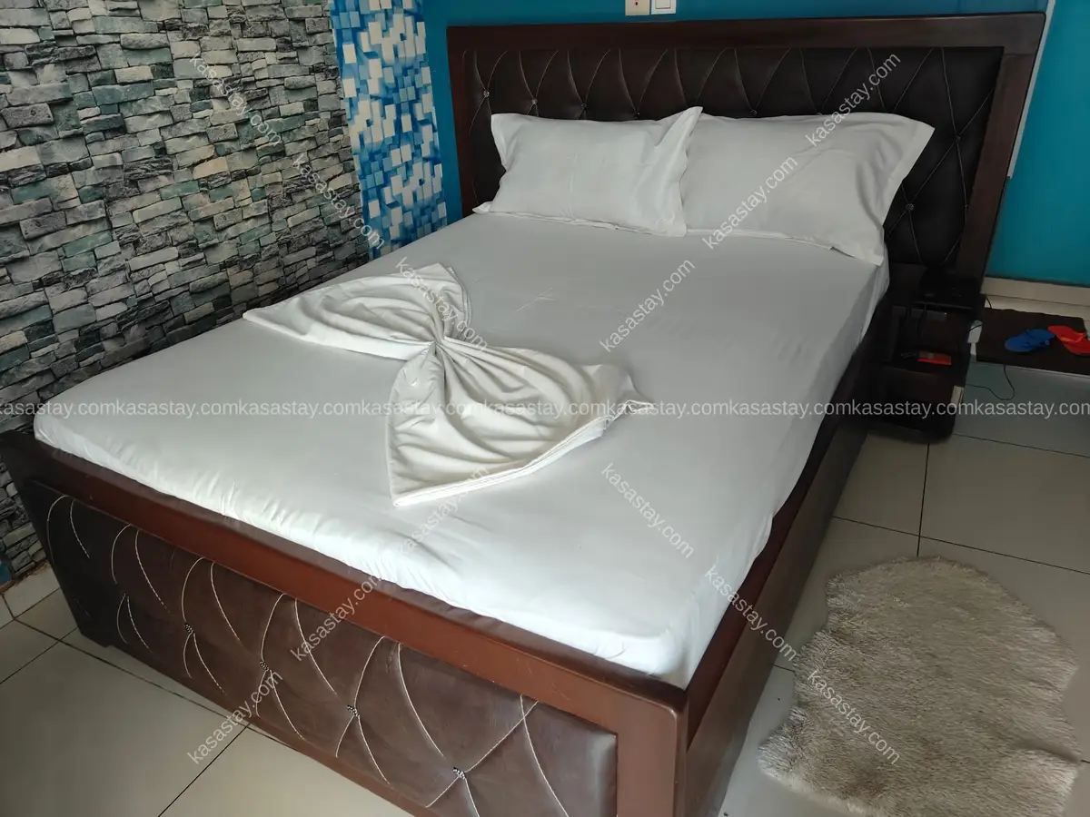 Chambre meublée vip climatisée Chez la résidence le Mimaro située à Mbalgong