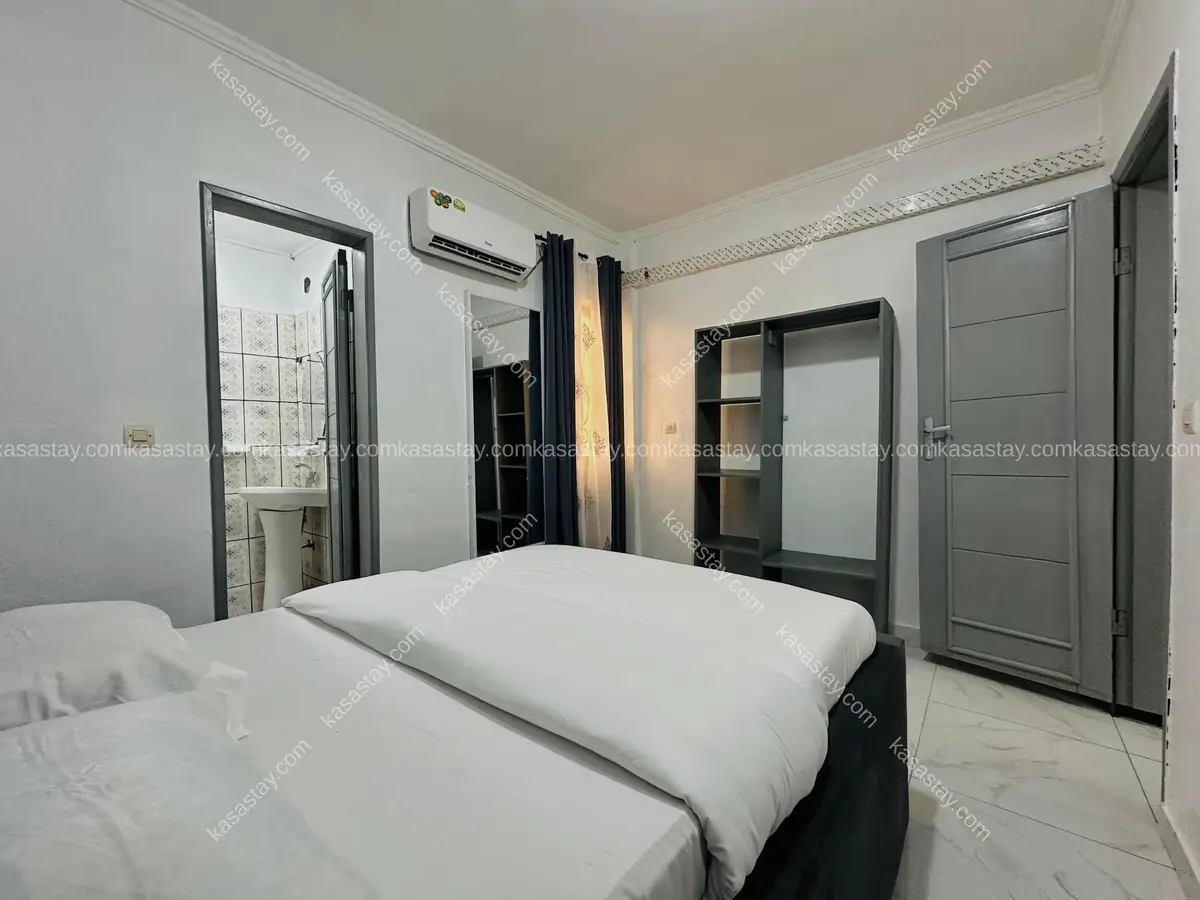 Studio ROYAL par LR - Kotto Immeuble 3