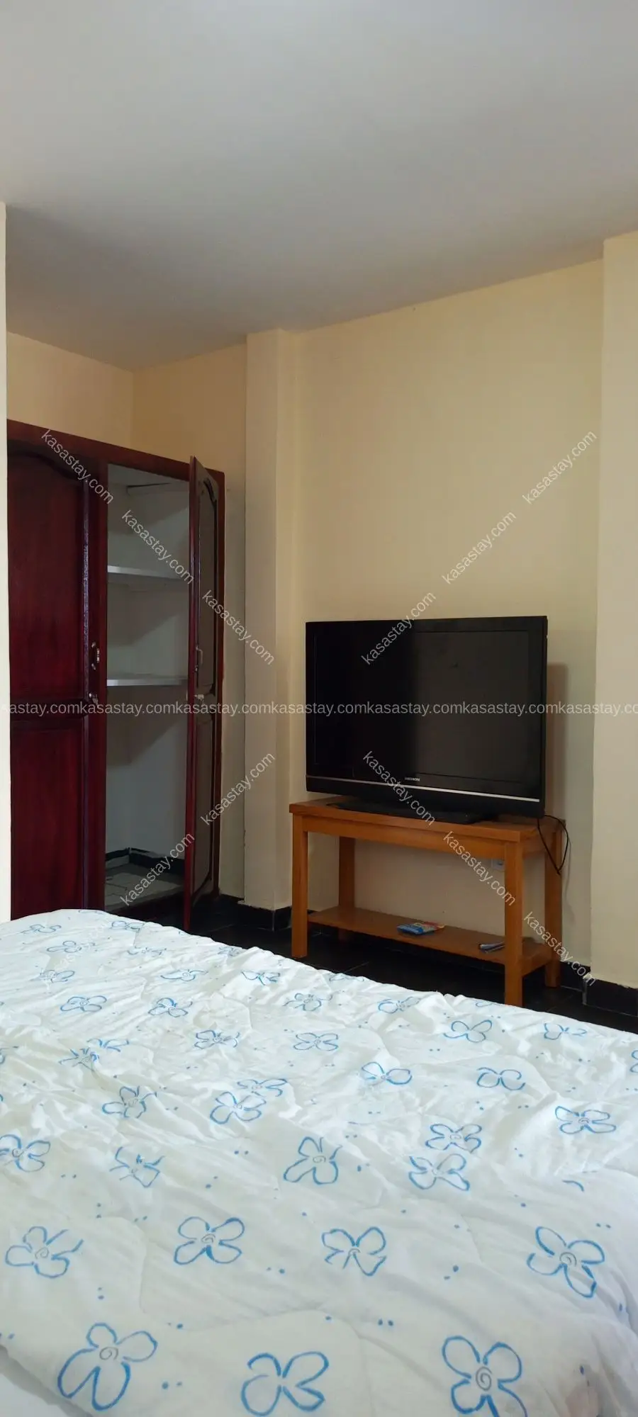 chambre meublée 1 by résidence lux klin sarl ( vallée conquête ndogbon) 5