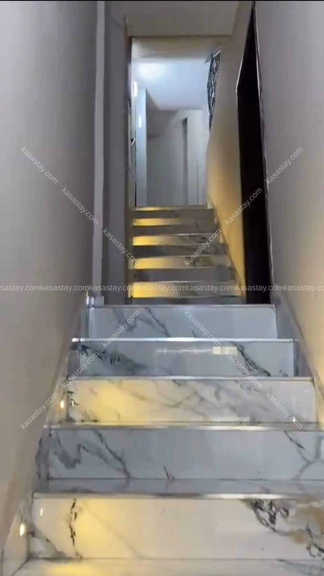 Chambre moderne au goudron à Nsimeyong, Yaoundé 3