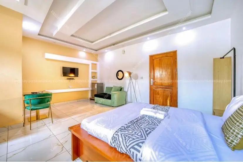 chambre moderne(103) avec coin cuisine à 8mins de l'aéroport de Douala 2