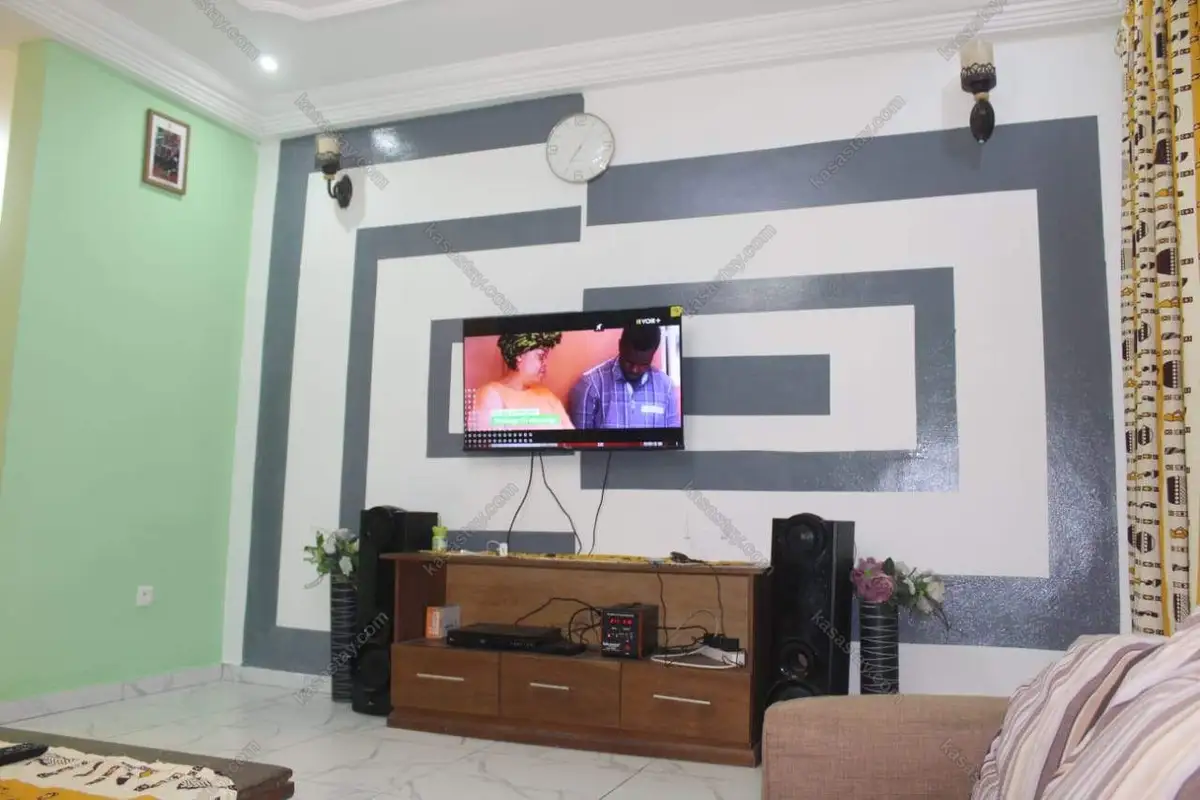 Townhouse in Ndogpassi, Douala, 3 bedrooms 3